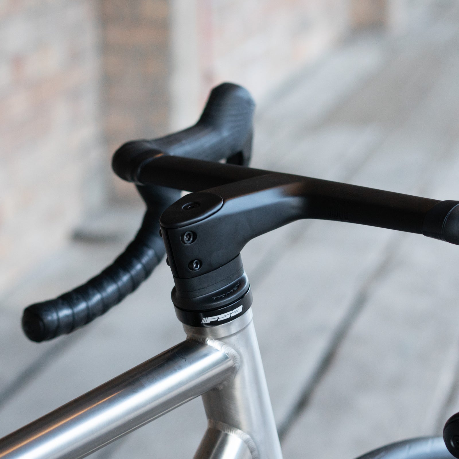 Strada Classic - TItanium Road Bike